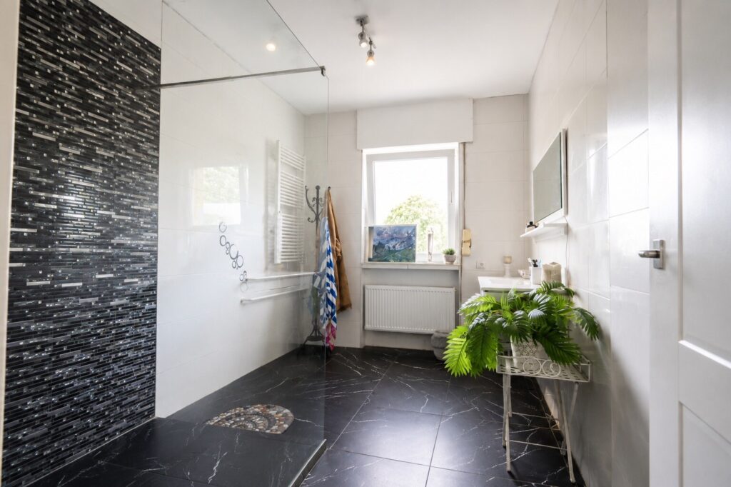 Badezimmer EG