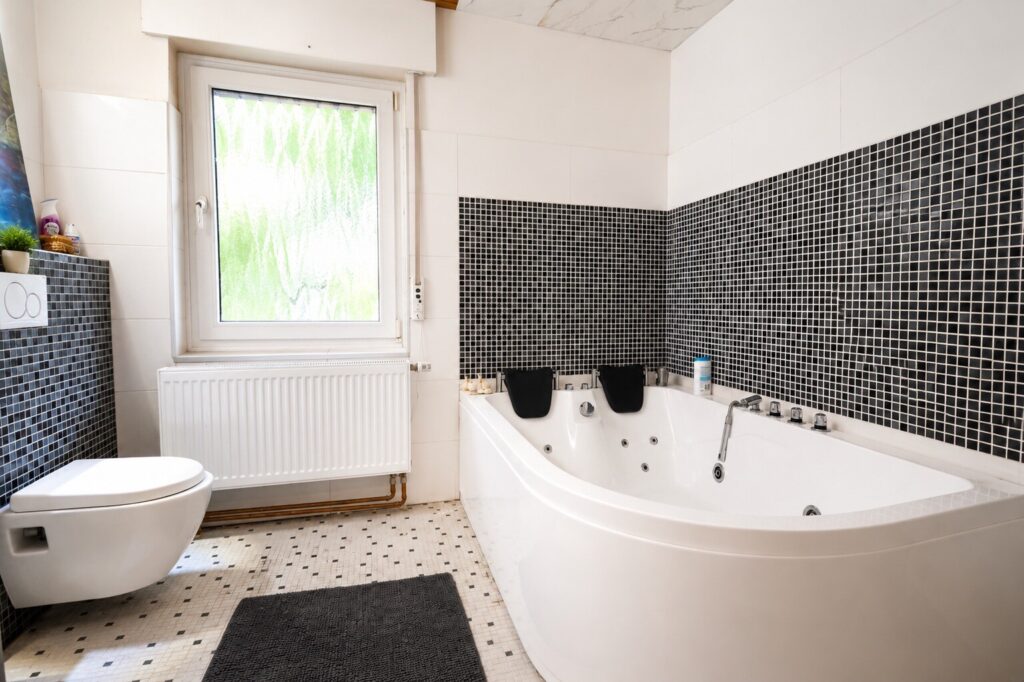 Bad mit Whirlpool 1. OG