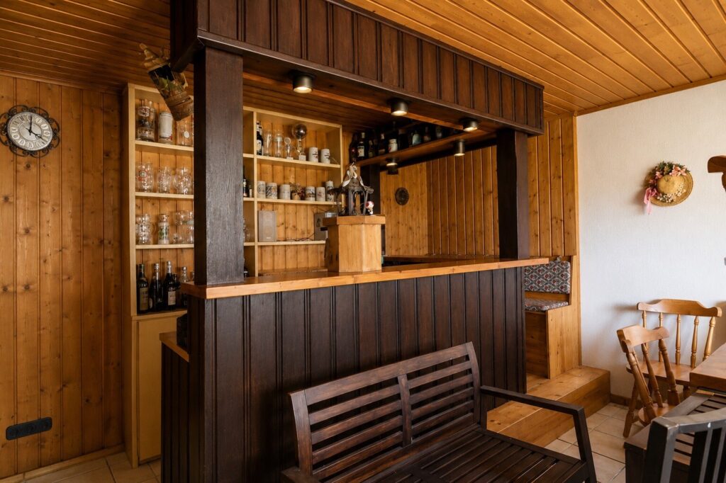 Bar mit Zapfanlage