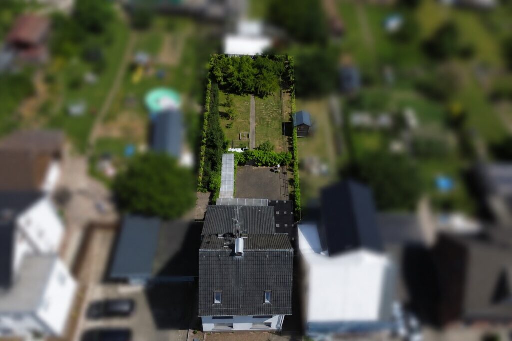 Ansicht von oben mit Grundstück