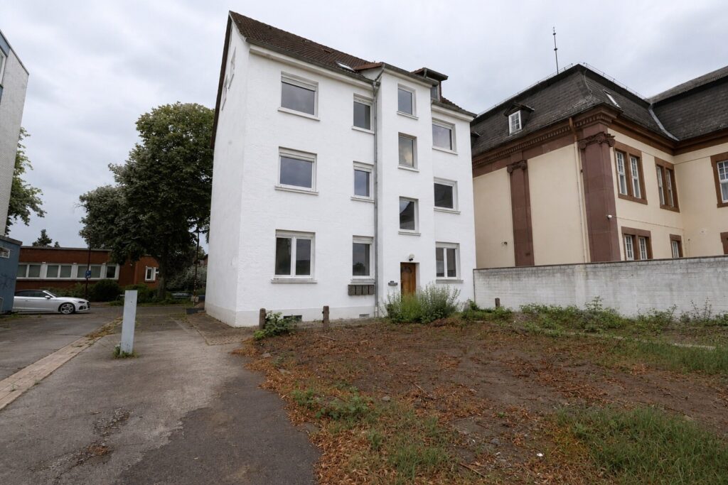 Geb. 1 hinten