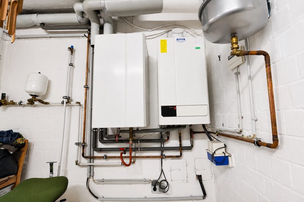 Gasheizung mit Warmwasserboiler 110L