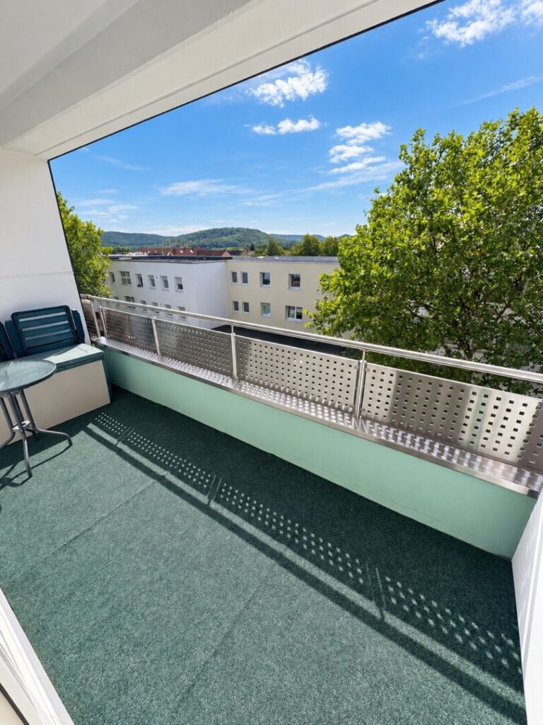 Balkon mit neuem Geländer