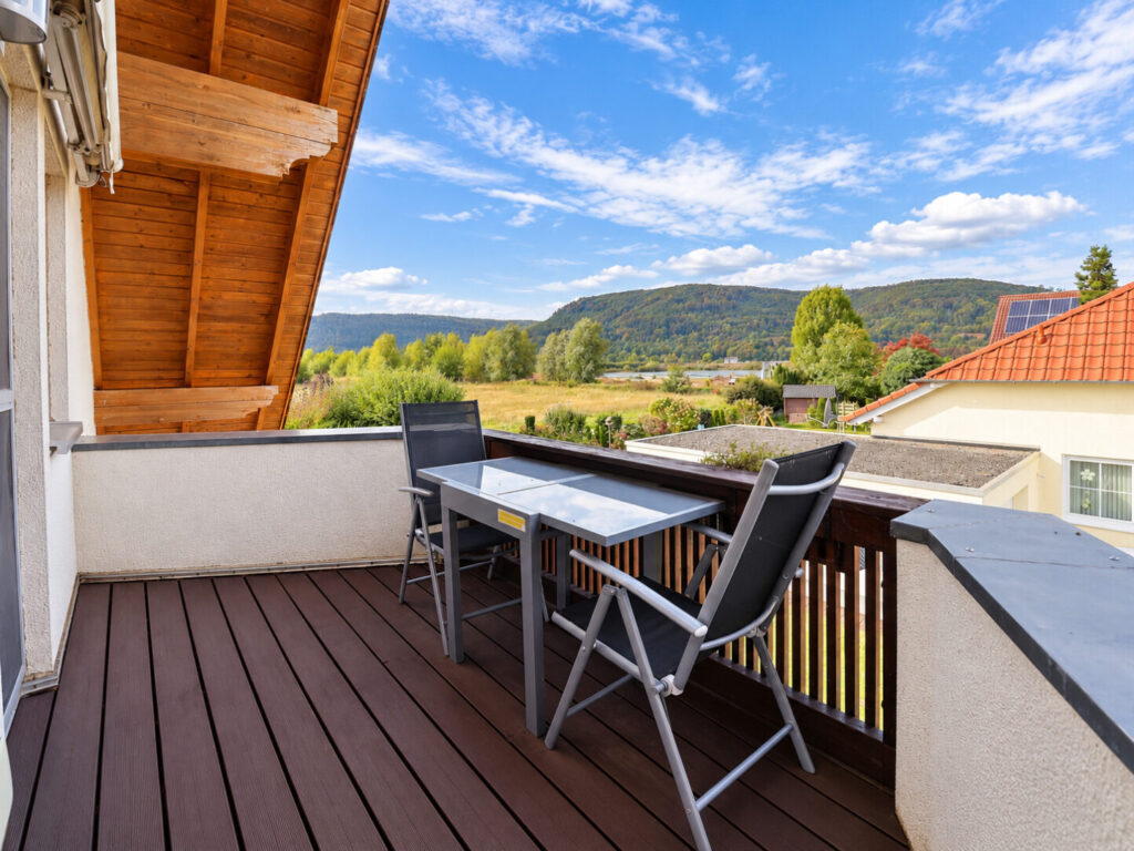 Loggia mit Blick auf den See