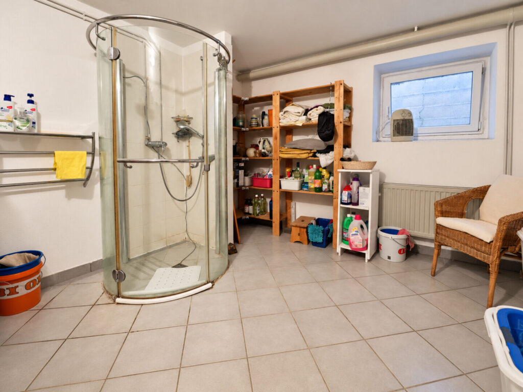Kellerraum mit Dusche